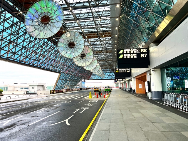 桃園機場接機新制正式開罰！接送移工注意「限時3分鐘」，科技執法讓罰單悄悄找上你