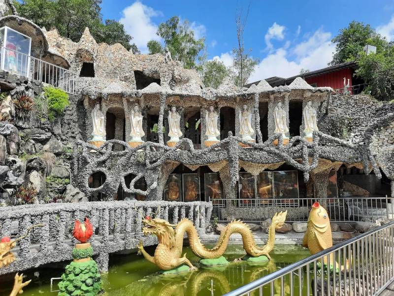  【一座由感恩築成的廟】  ——田寮石頭廟與那段移工的真實故事 