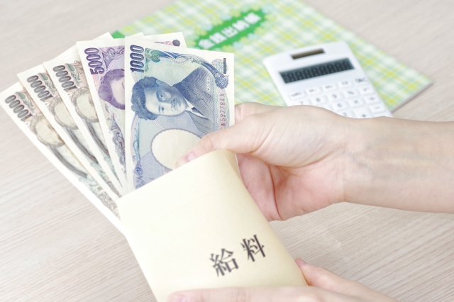  外籍家庭看護的合理薪資該是多少？——長照路上，體恤與公平之間的拿捏 