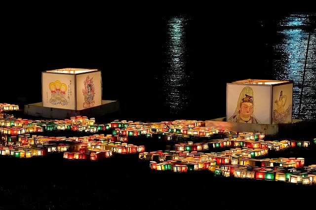  泰國水燈節：讓願望隨水漂流的夜晚 