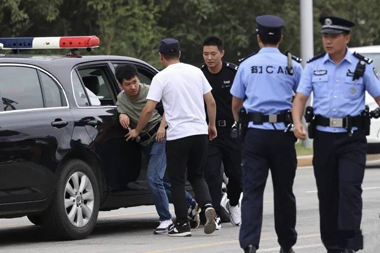 桃園龜山逃逸移工拒檢衝警，合法移工仲介成安全選擇